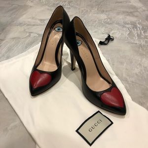 GUCCI Black Heart detailed leather pumps